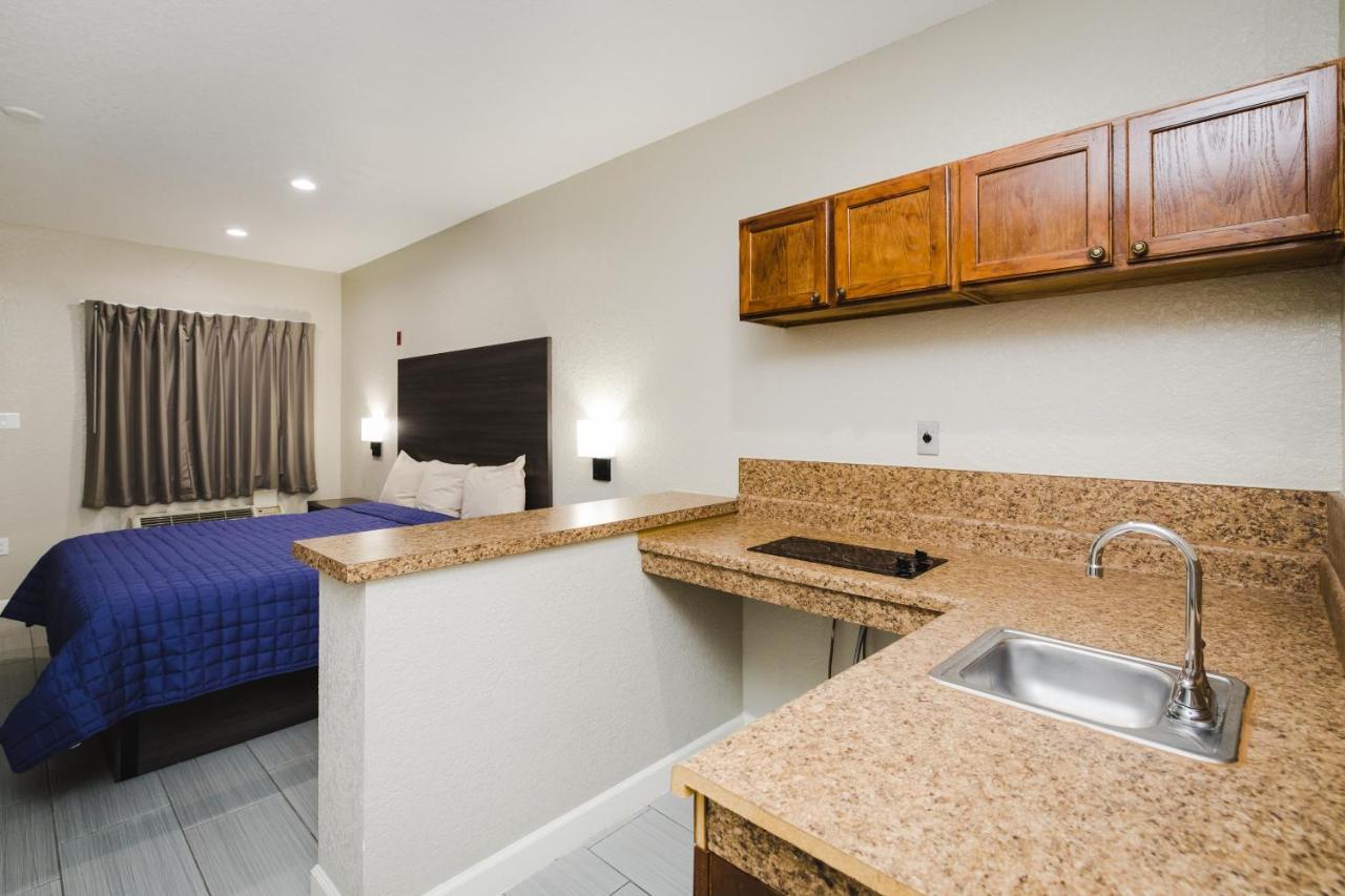 Winchester Inn And Suites Humble/Iah/North Houston Exterior photo